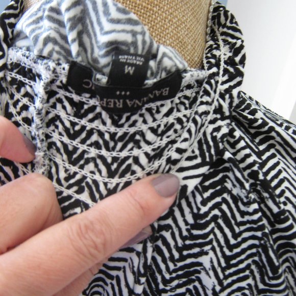 Banana Republic Black and White Blouse - Picture 4 of 4